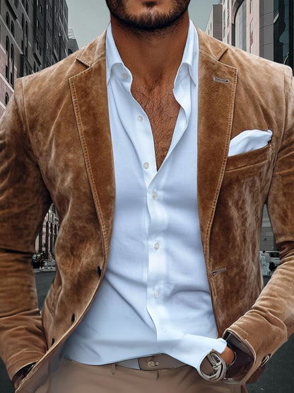 Nikolai | Eleganter Herrenblazer aus Wildleder mit klassischem Notch-Revers und zwei Knöpfen, reguläre Passform, langarm | Braun
