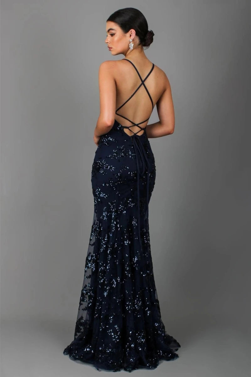 Nora – bodenlanges Abendkleid mit Paillettenstickerei, tiefem Rückenausschnitt und Spaghettiträgern 1
