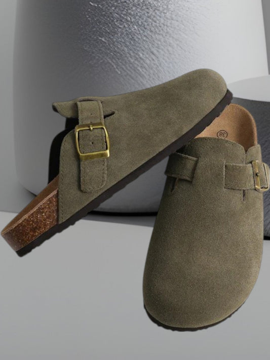 Orthopädische Hausschuhe mit Lederoberteil und Korkfußbett Sandalen