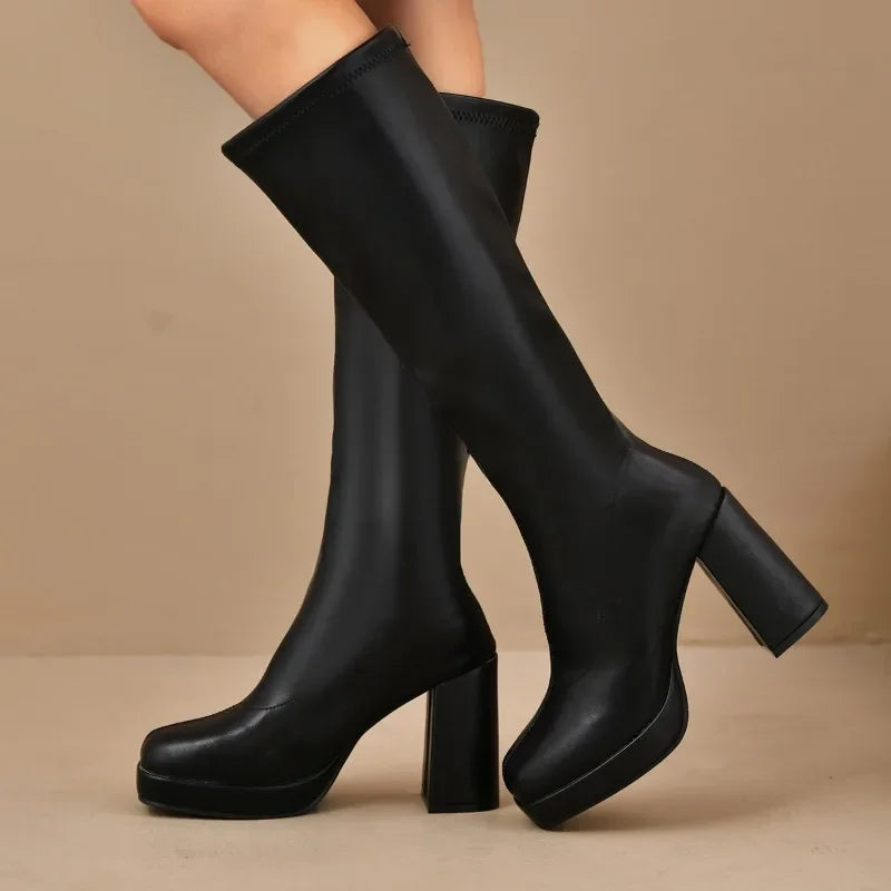 Schwarze Overknee Stiefel Flach mit Klobigem Absatz und Plateau für Damen 1