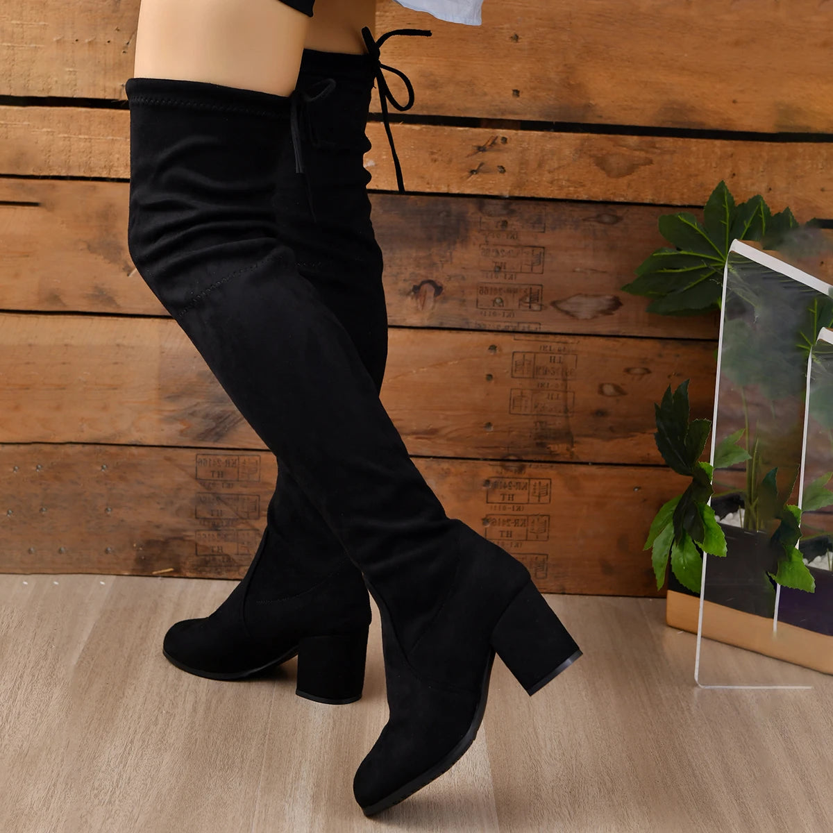 Schwarze Overknee Stiefel aus Kunstleder mit Blockabsatz und runder Spitze 4