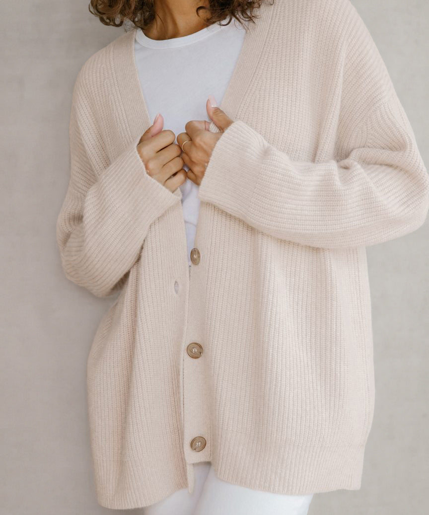 Strickjacke Damen, Entspannte Passform, V-Ausschnitt, Knopfdetail | Langarm 4