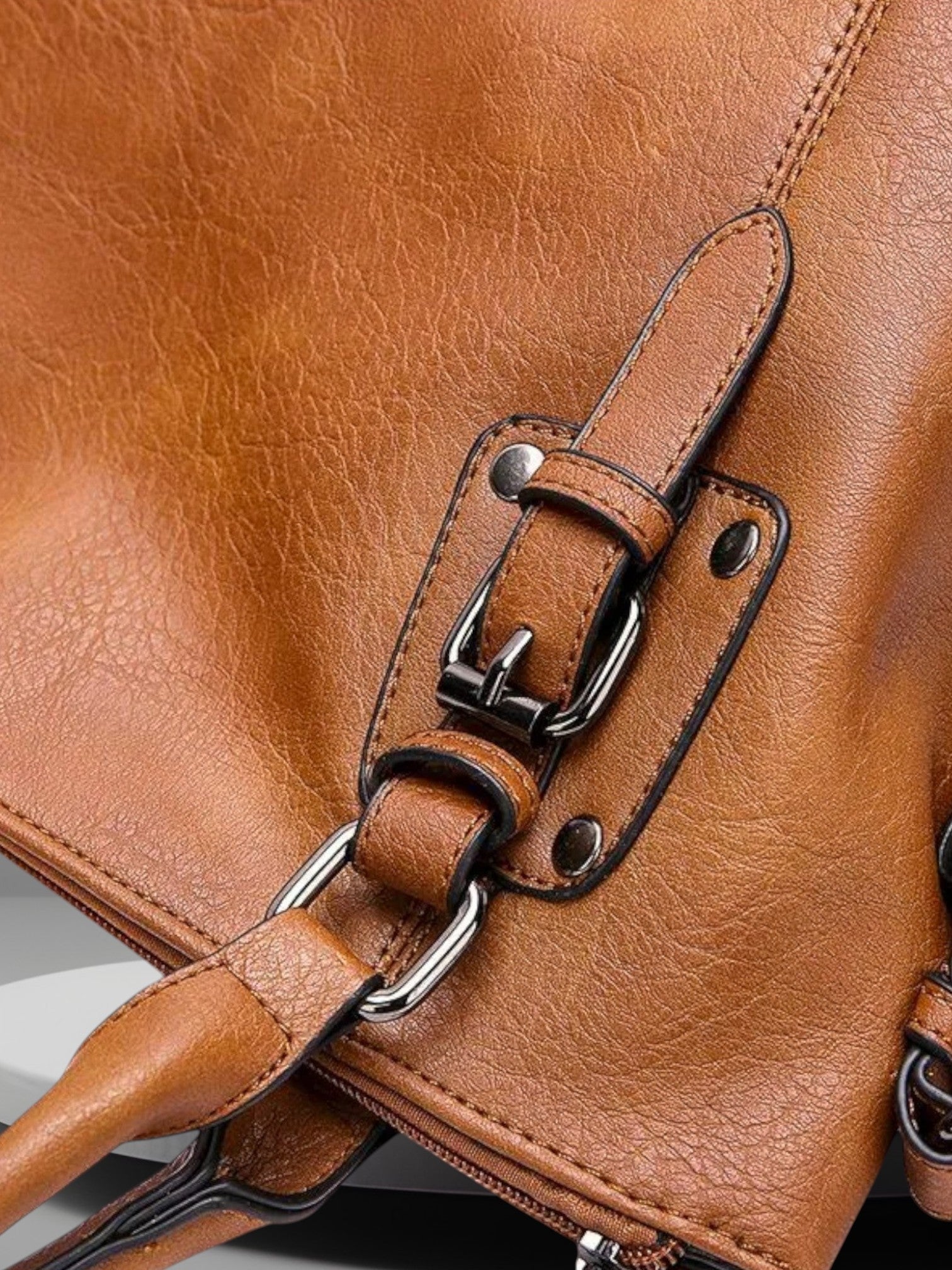 Ulla | Elegante Umhängetasche Damen aus hochwertigem Schweizer Leder mit verstellbarem Riemen und Magnetverschluss | Braun 3