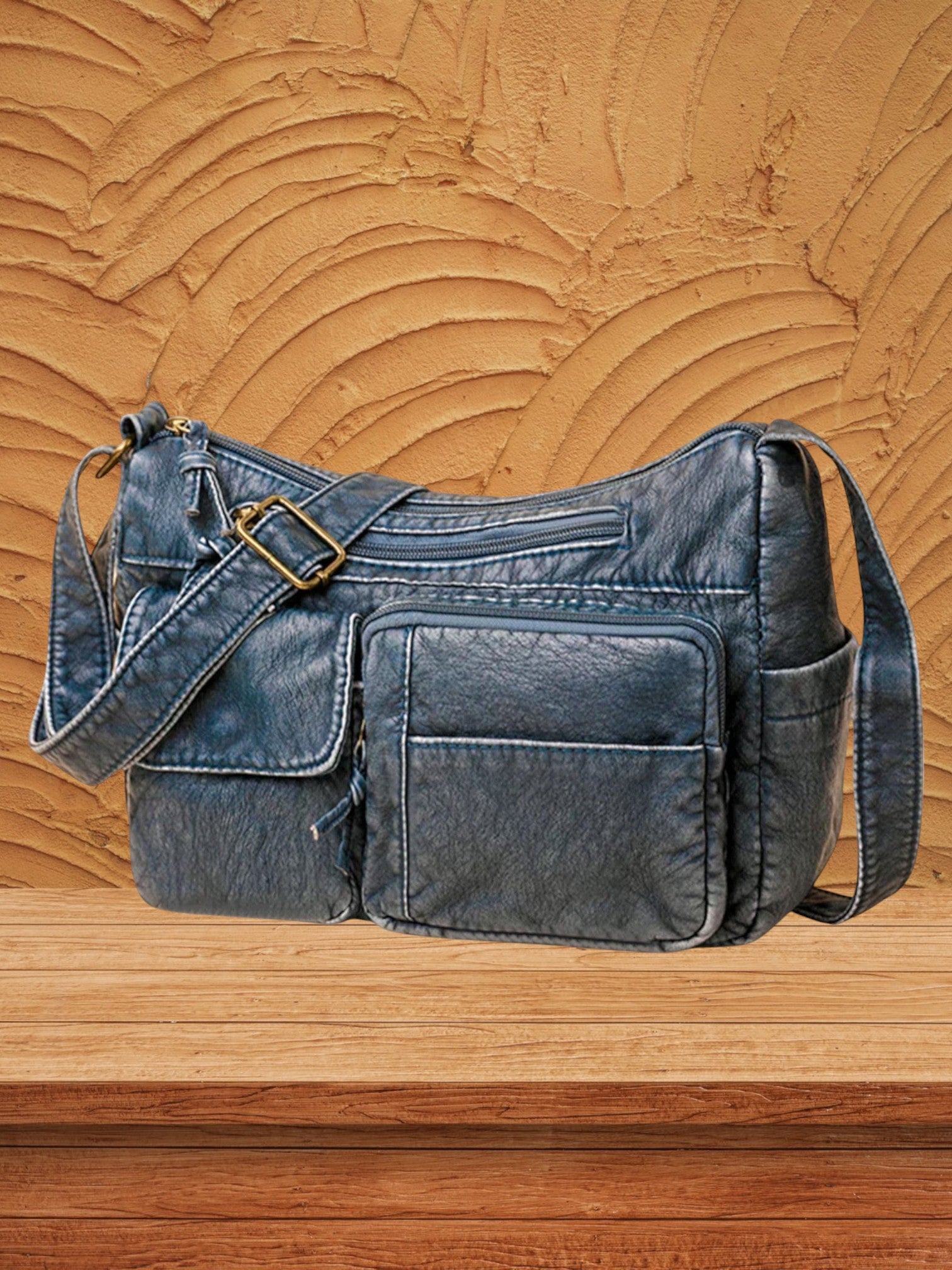 Wenna | Klassische Ledertasche Damen im Old-School-Stil mit geräumigem Innenraum | Blau